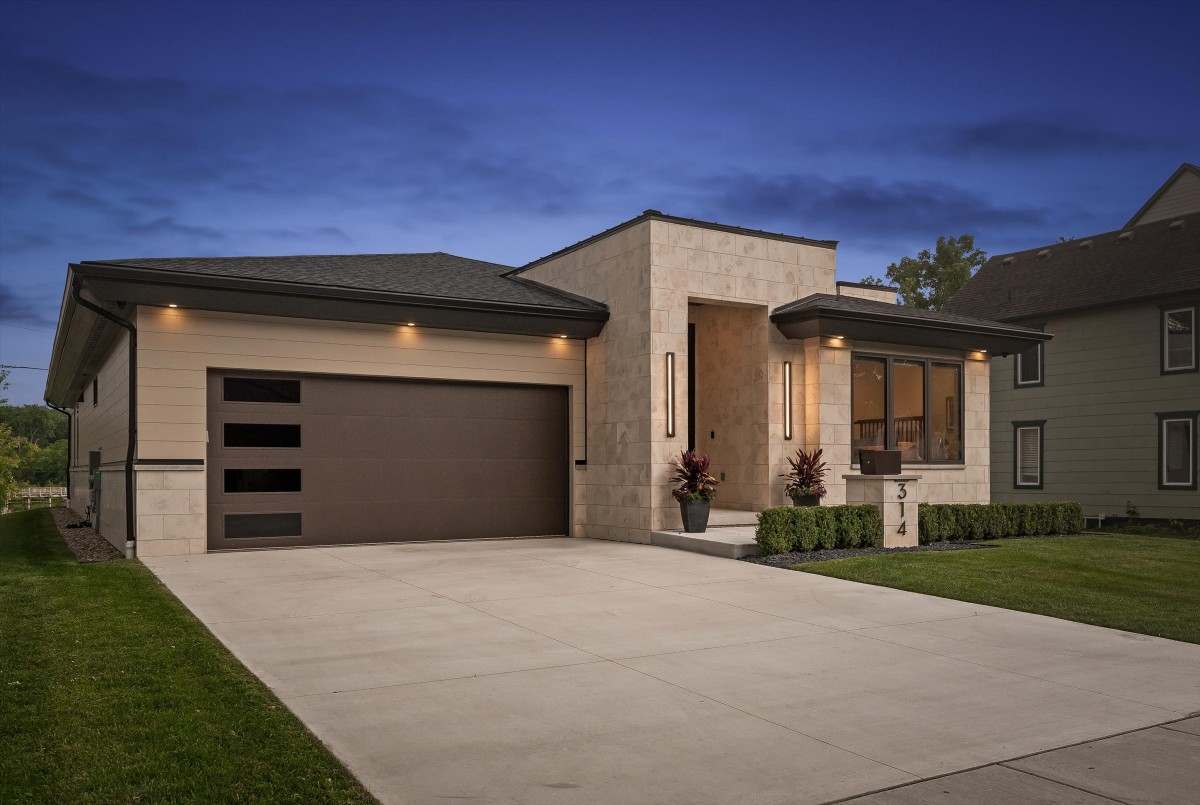 Modern New Build - 1